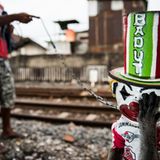 Abgerichteter Makake