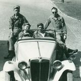 Johnny Cash (3. v.l.)