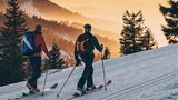 Feldberg: Skifahrer auf dem Weg zum Gipfel
