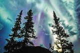 Polarlicht über den Mackenzie Mountains, Northwest Territories, Kanada