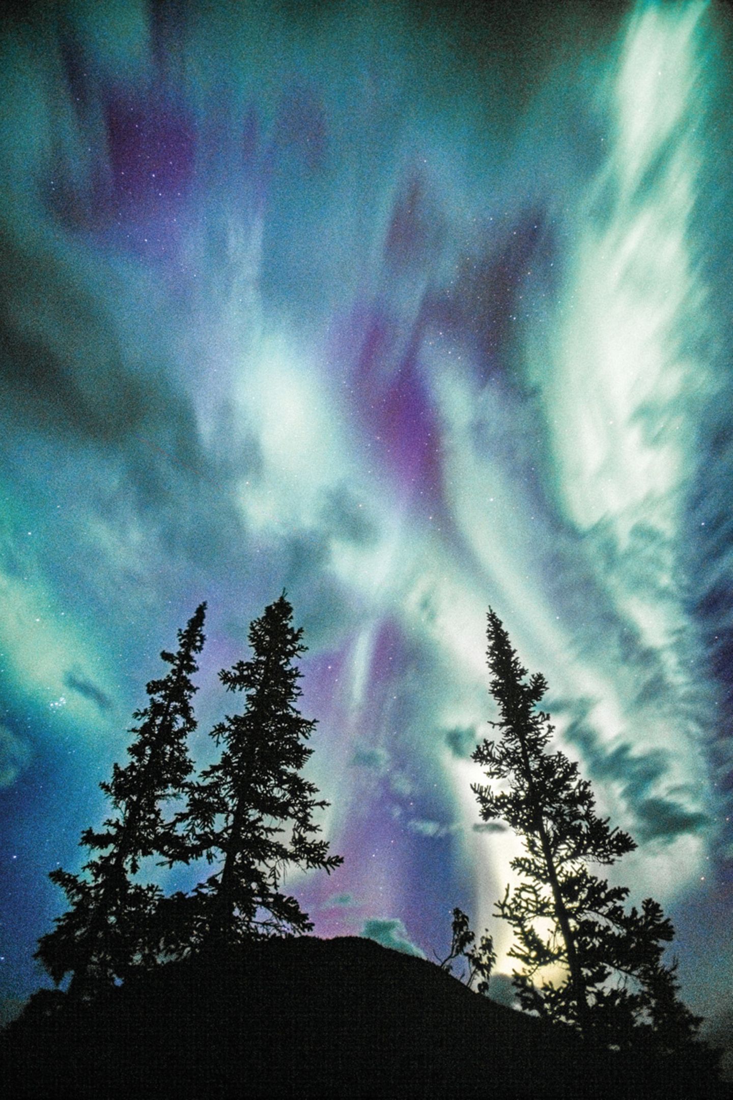Polarlicht über den Mackenzie Mountains, Northwest Territories, Kanada