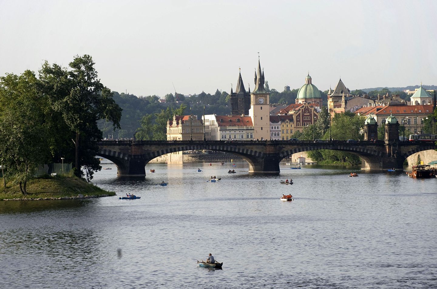 Legia Brücke: Entspannt über die Moldau Brücke der Legionen, Most Legií, Prag