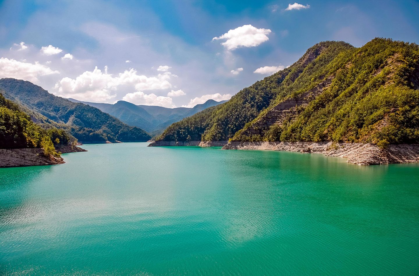 Lago di Ridracoli: Türkiser See im Nationalpark Stausee Ridracoli, Emilia Romagna, Casentino National Park