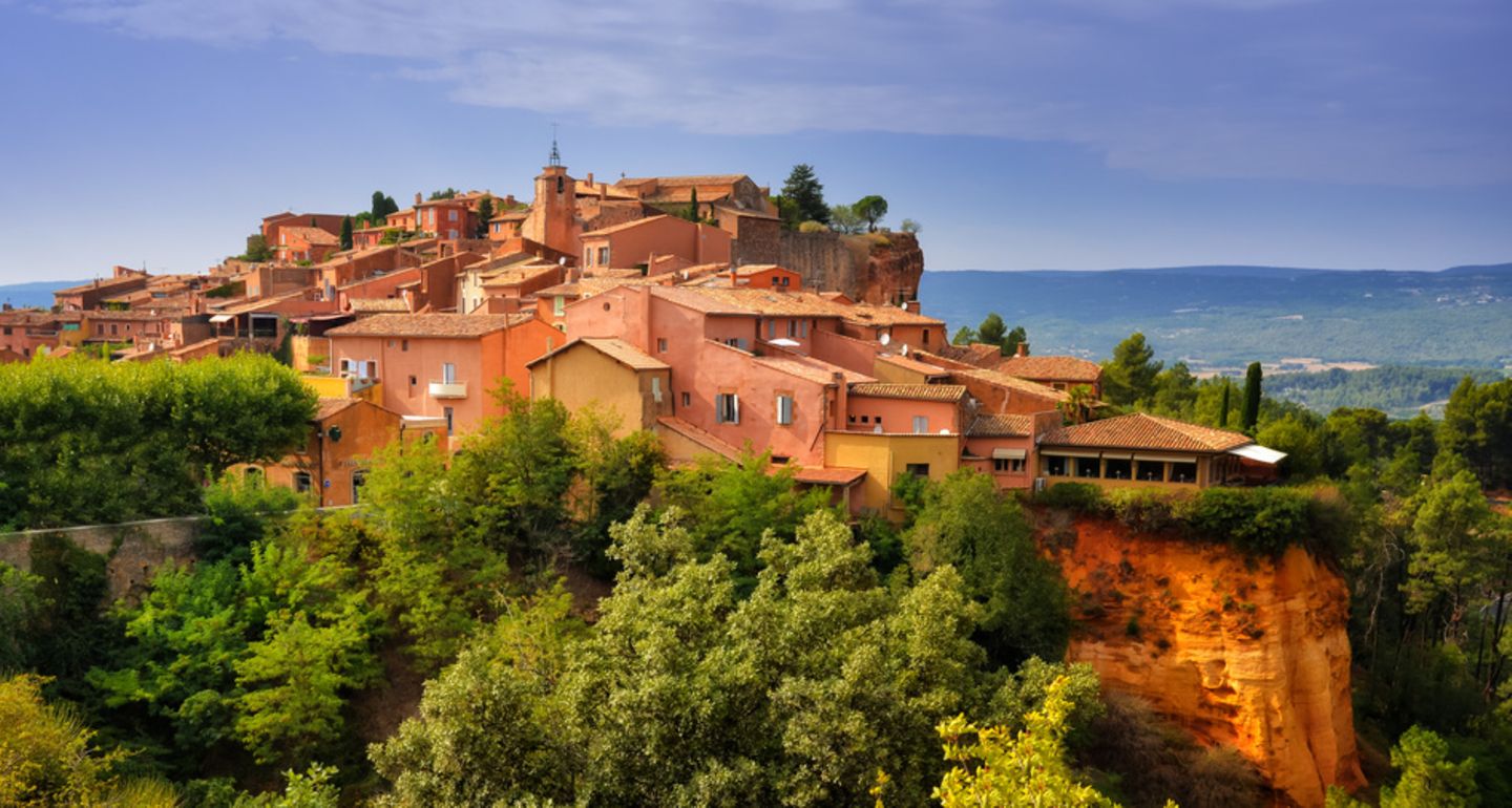 Roussillon mit Ockerfelsen