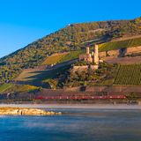 Bahnstrecke am Rhein