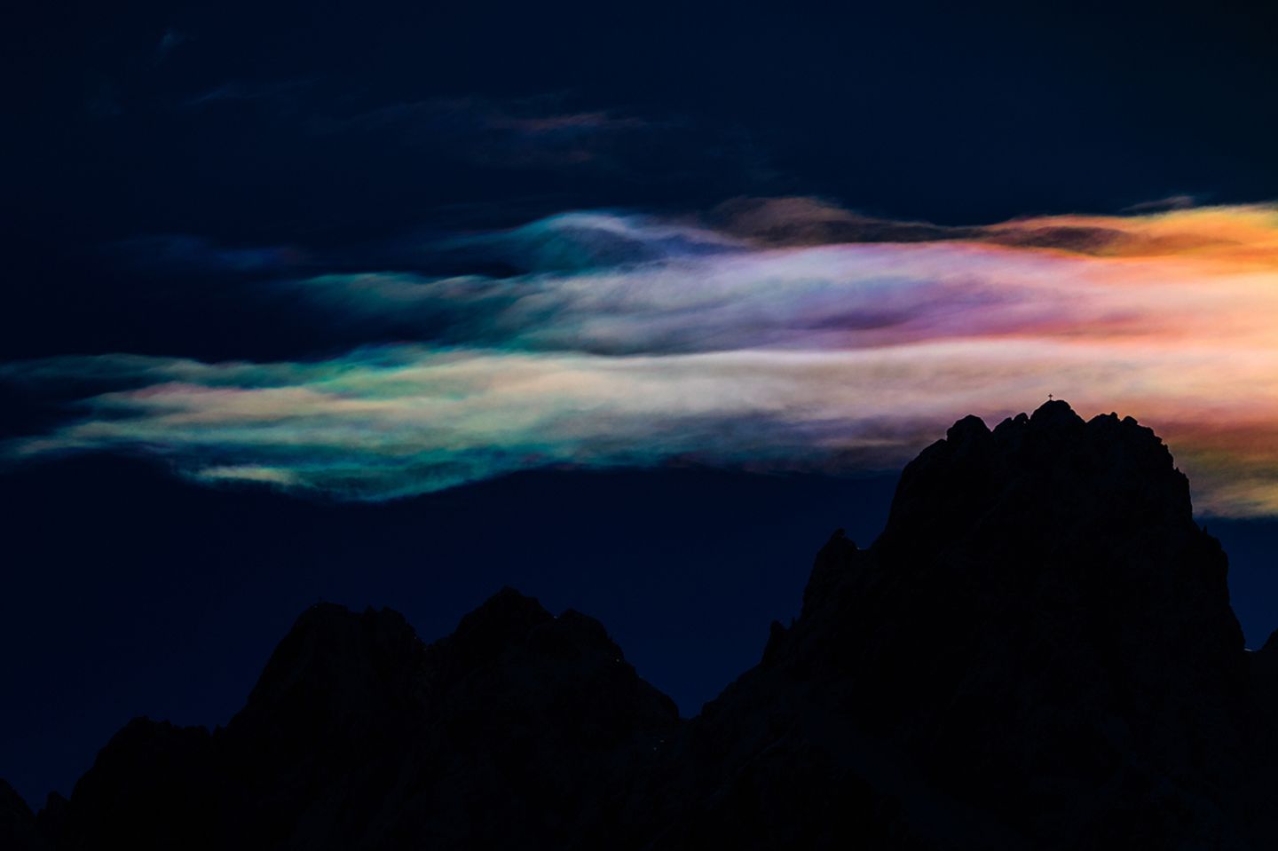 GEO Leserfoto: Die besten Leserfotos: Februar 2019 - Bild 8 Leuchtende Nachtwolken
