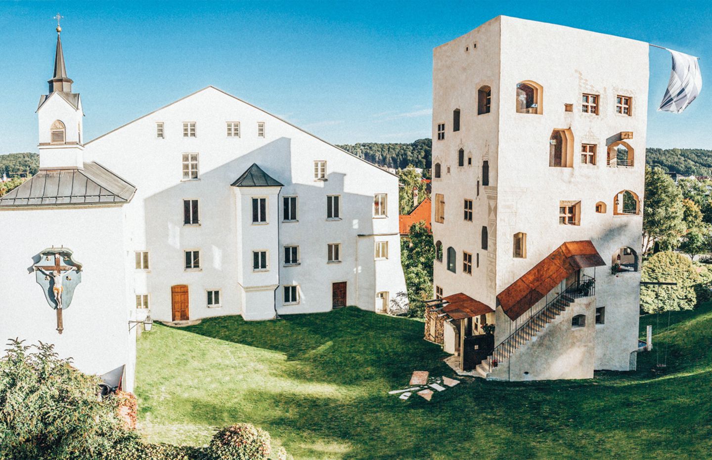 Turm zu Schloss Schedling, Unterkünfte in Bayern