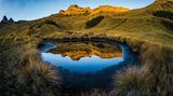 Traumhafte Spiegelung am Vulkan Mount Giluwe in Papua-Neuguinea