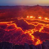 Der Blick in das Herz der Erde am brodelnden Lavasee Erta Ale in Äthiopien