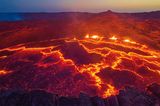 Der Blick in das Herz der Erde am brodelnden Lavasee Erta Ale in Äthiopien