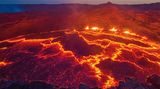 Der Blick in das Herz der Erde am brodelnden Lavasee Erta Ale in Äthiopien