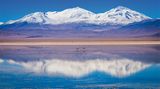 Vulkan Tres Cruzes an der Laguna Rosa in der Atacama Wüste