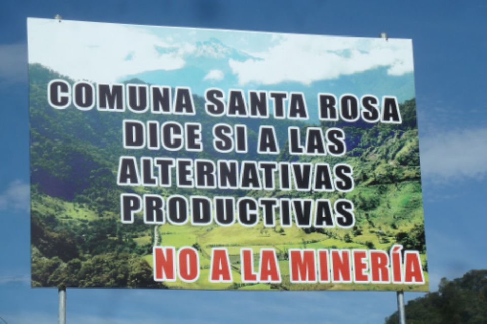 Protestschild gegen Bergbau im Tal von Santa Rosa