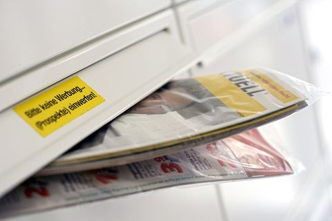 Eine gratis Werbezeitung "Einkauf Aktuell" der Post