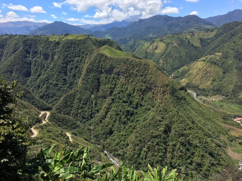 Blick auf das Intag-Tal vom Balkon eines Hauses in Peñaherrera Blick auf das Intag-Tal vom Balkon eines Hauses in Peñaherrera