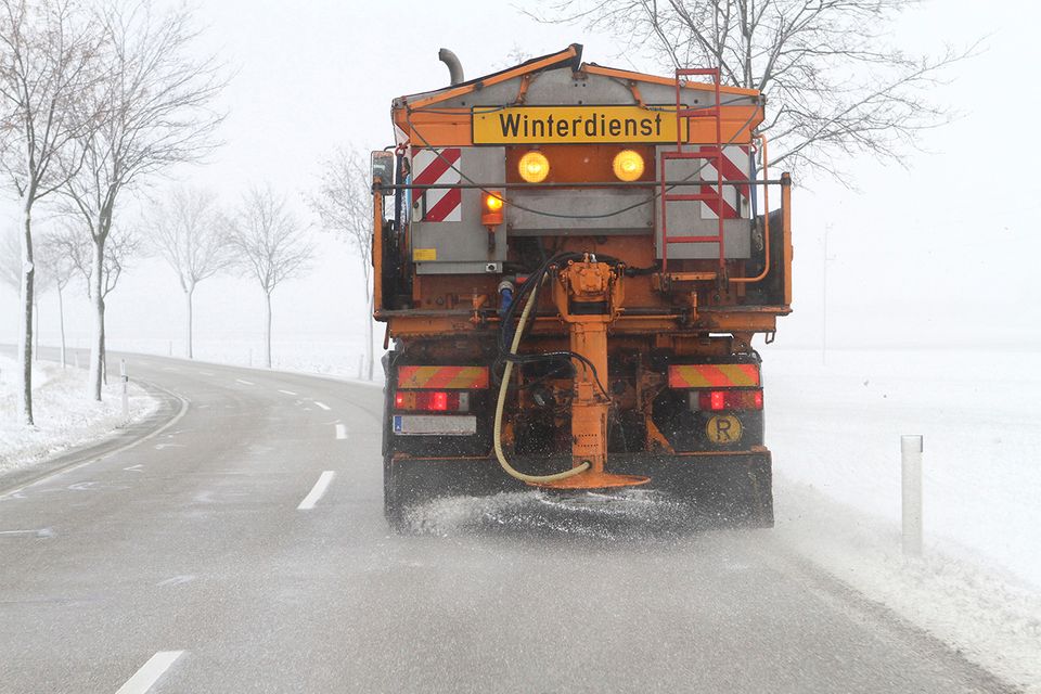 Winterdienst, Salzstreuung