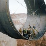 1935: Regierungsvertreter in einem Wasserkraftrohr des beinahe fertig gebauten Hoover Dam