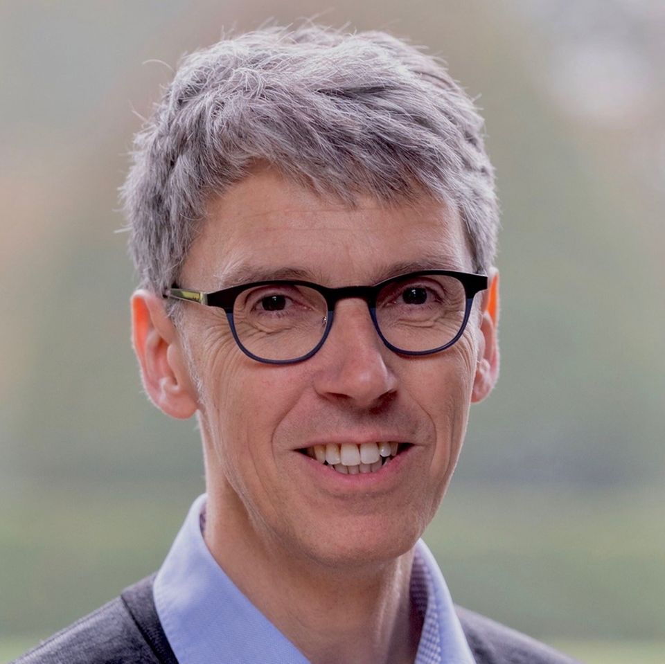Interview: Der Virologe Prof. Dr. Stephan Becker