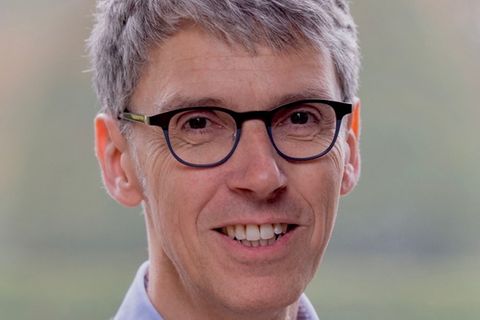 Interview: Der Virologe Prof. Dr. Stephan Becker