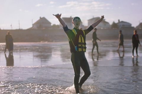 Surfen: Wasser - für Dean Marion bedeutet das vor allem Freiheit. Vor zehn Jahren lag er das erste Mal auf einem Surfbrett, heute hilft der 19-Jährige Kindern, die das Wellenreiten lernen wollen