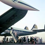 Die ersten Propellermaschine des später legendären Typs Lockheed Super Constellation