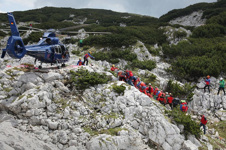 Hubschrauber bei der Rettung aus der Riesending-Höhle Hubschrauber bei der Rettung aus der Riesending-Höhle