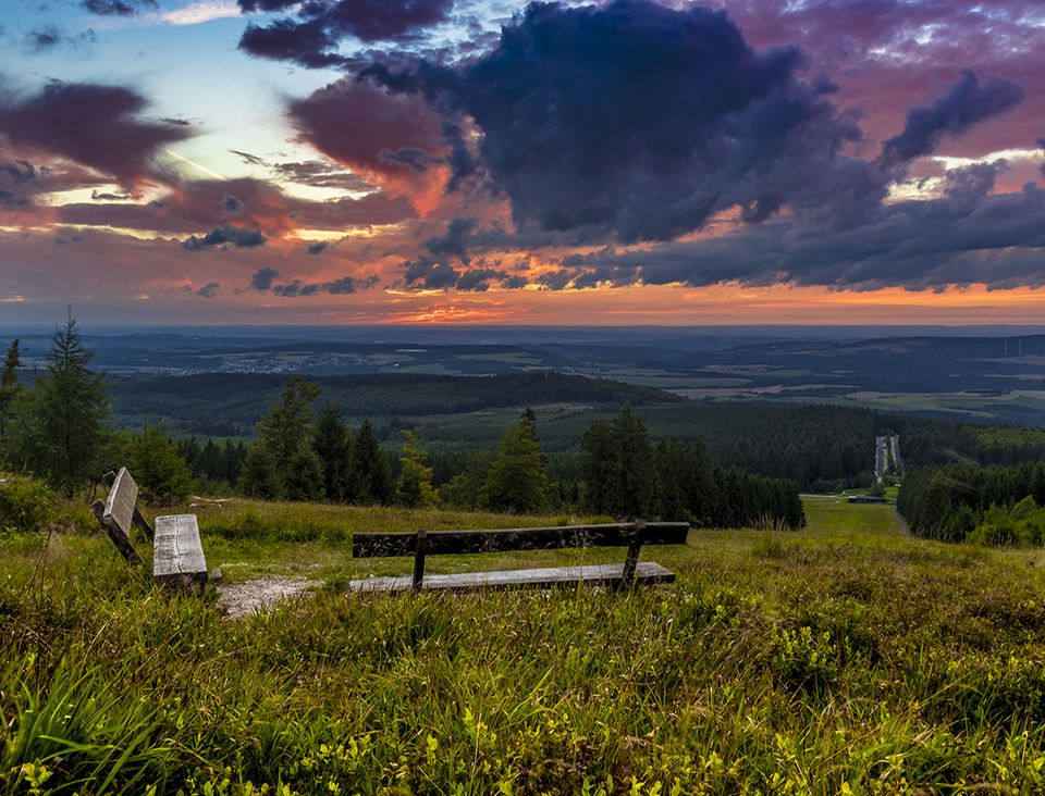Hunsrück-Hochwald: Eine tolle Weitsicht erwartet all jene, die es auf den 815 Meter hohen Erbeskopf geschafft haben Hunsrück-Hochwald: Eine tolle Weitsicht erwartet all jene, die es auf den 815 Meter hohen Erbeskopf geschafft haben