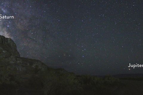 Highlights am Sternenhimmel: Jupiter und Saturn am Nachthimmel über Utah im Juli 2018. In den vergangenen Jahren näherten sich die beiden Riesenplaneten immer mehr an. Im Juni 2020 bilden sie ein nächtliches Riesenpaar