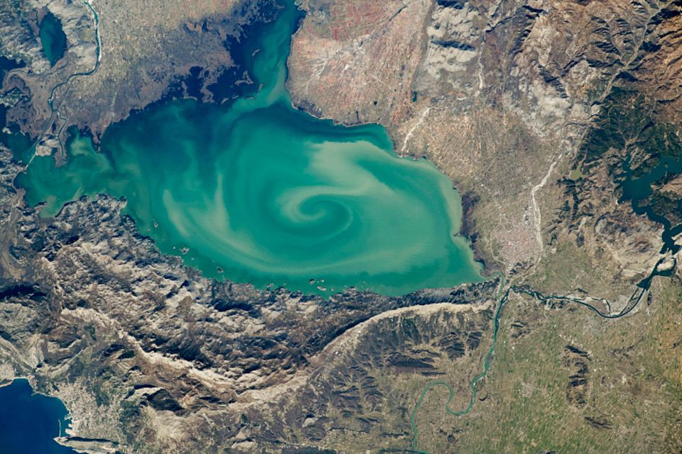 Der Skutarisee zwischen Albanien und Montenegro aus Sicht der Internationalen Raumstation ISS