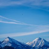 Heißluftballons über den Alpen