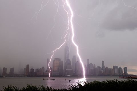 Blitzeinschläge vor Lower Manhattan in New York City