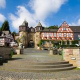 Burgtor Schloss Braunfels, Marktplatz mit Fachwerkhäusern, Braunfels