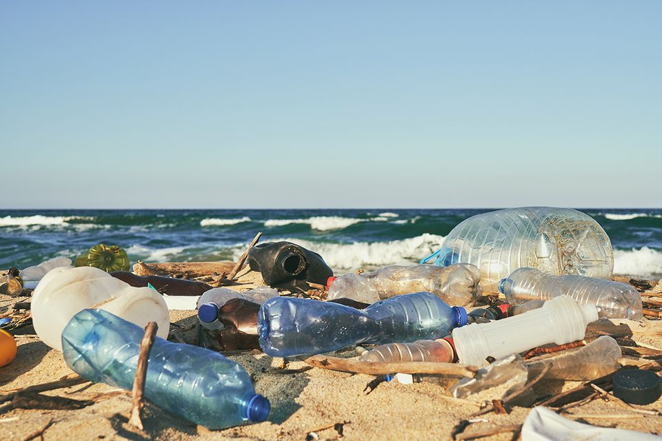 Be­sorg­nis­er­re­gende Studie: Wird nicht nur die deutlich sichtbare Plastikverschmutzung der Meere betrachtet, sondern auch die tieferen Wasserschichten, dann ist die Beeinträchtigung der Weltmeere deutlich schlimmer als bisher angenommen