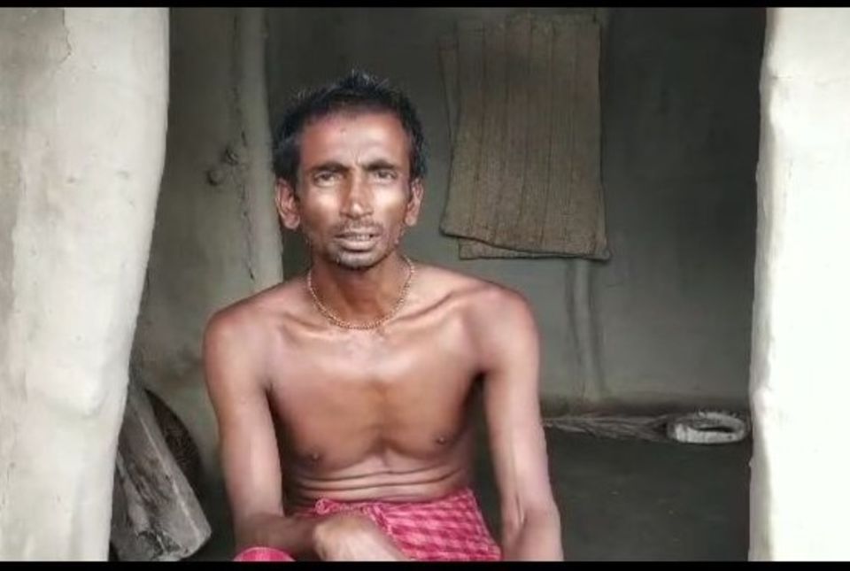Indien - Westbengalen: Mahadev Gayen ist Bauer auf der Insel Choto Mollakhali. Sein Reisfeld und Süßwasserteich wurden vom Meerwasser überflutet Indien - Westbengalen: Mahadev Gayen ist Bauer auf der Insel Choto Mollakhali. Sein Reisfeld und Süßwasserteich wurden vom Meerwasser überflutet
