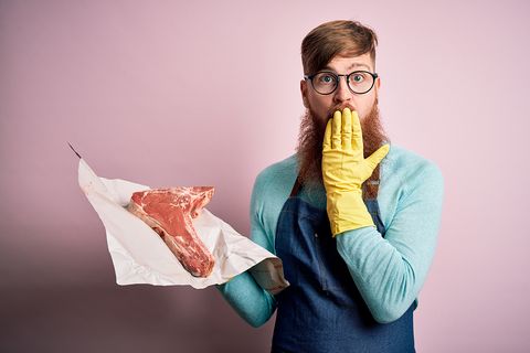 Mann mit Fleisch