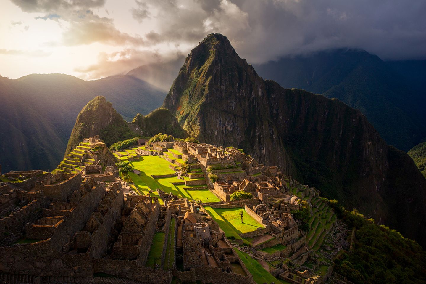 Peru: Die weltberühmte Inkastätte menschenleer zu erleben, war in den vergangenen Jahren kaum möglich. Knapp 2500 Touristen besuchten das Welterbe täglich
