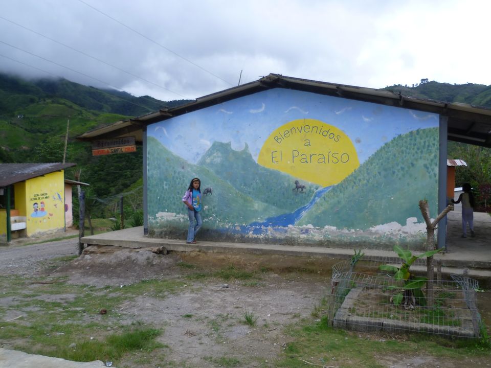 Bemalte Hauswand in der kleinen Intag-Gemeinde El Paraíso Bemalte Hauswand in der kleinen Intag-Gemeinde El Paraíso