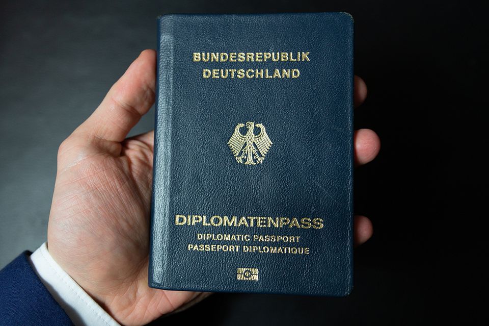 Diplomatenpass 1.4988