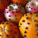 Orangen und Äpfel mit Nelken