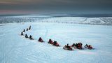 Schneemobile in Finnisch-Lappland