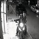 2012 attackieren diese zwei ’Ndrangheta-Mitglieder Ladenbesitzer wegen ausstehender Schulden