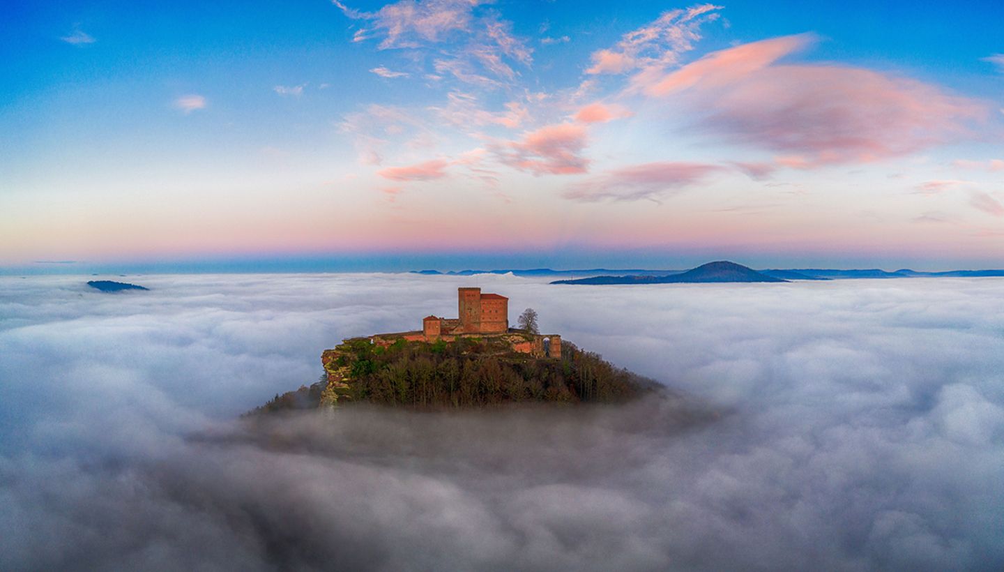 GEO LESERFOTO: Die besten Leserfotos: Dezember 2020 - Bild 6 Der Trifels im Morgenlicht