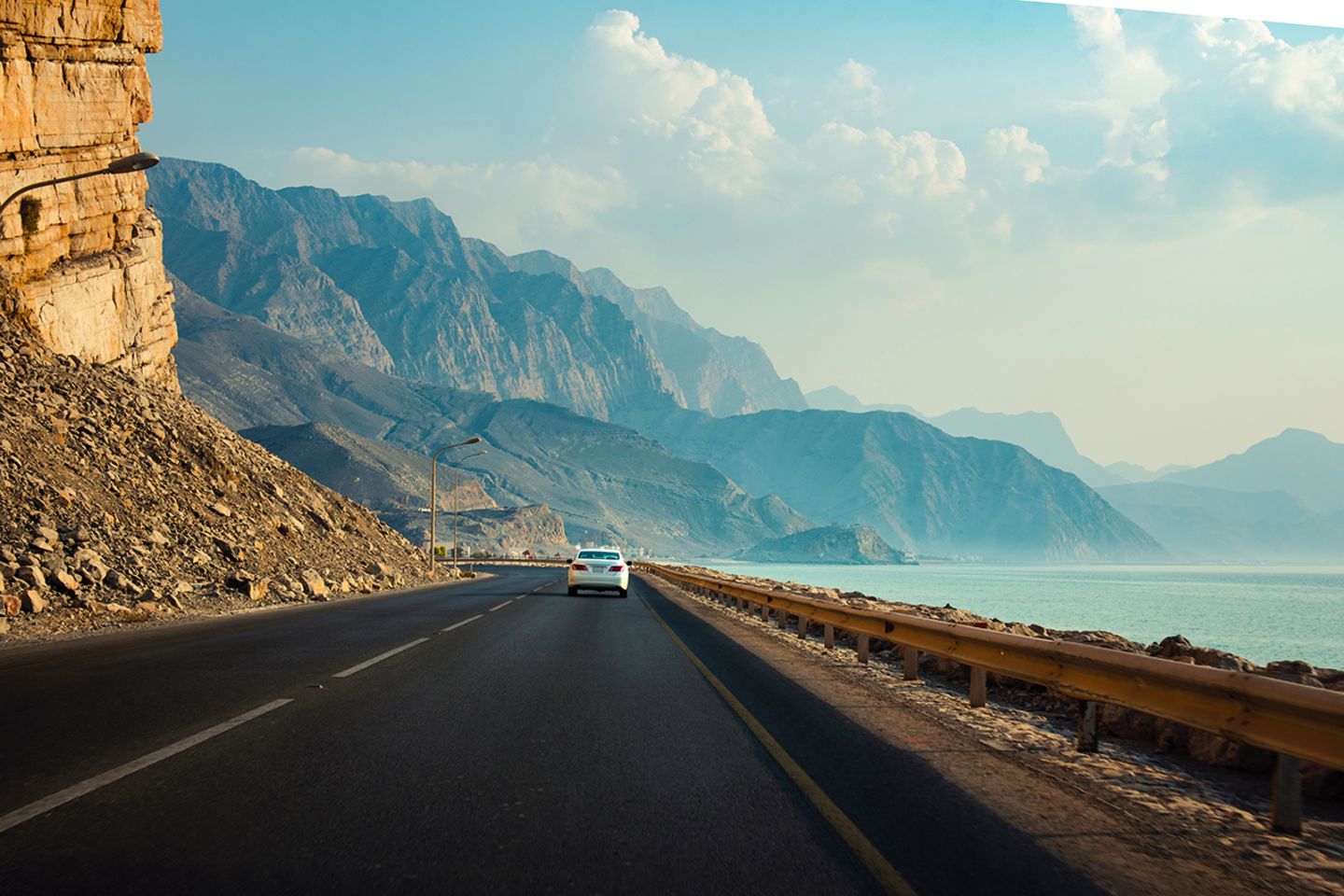 Perfekte Roadtrip-Bedingungen Küstenstraße im Oman