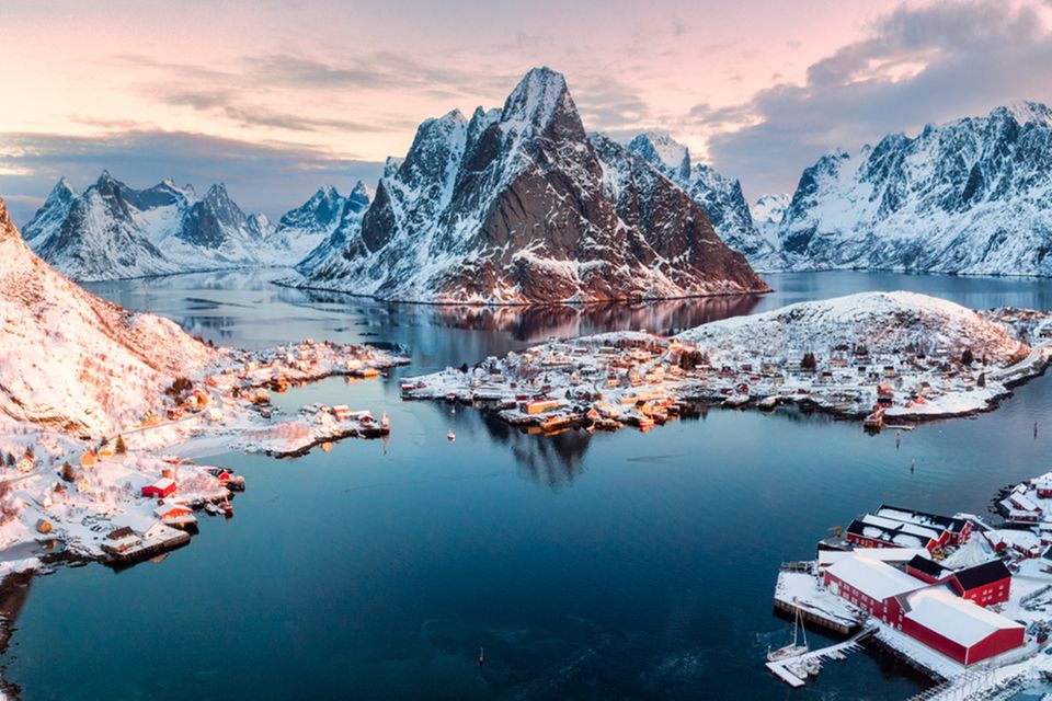 Reine, Lofoten  1.8646