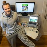 GEOlino-Redakteur Tobi in Jogginghose
