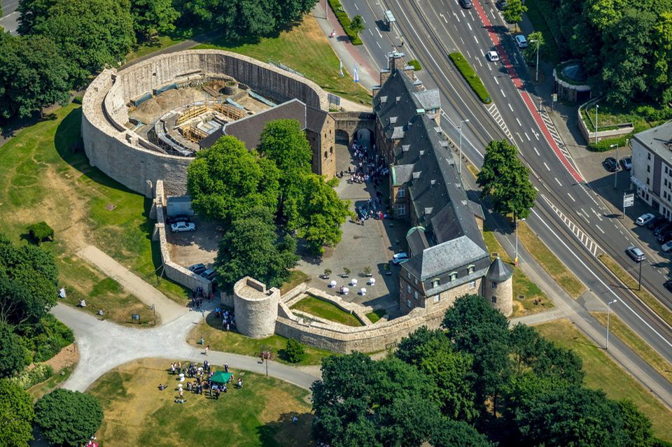 Schloss Broich in Mülheim an der Ruhr [GEO]