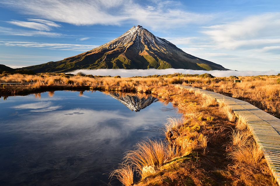 Blick auf den Mount Taranaki an einem sonnigen Tag in Neuseeland