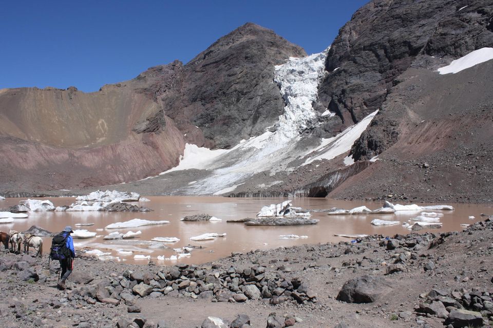 Weil der menschengemachte Klimawandel die Gletscher abschmelzen lässt, entstehen vermehrt Gletscherseen - die wiederum können zur Gefahr für Menschen werden Weil der menschengemachte Klimawandel die Gletscher abschmelzen lässt, entstehen vermehrt Gletscherseen - die wiederum können zur Gefahr für Menschen werden