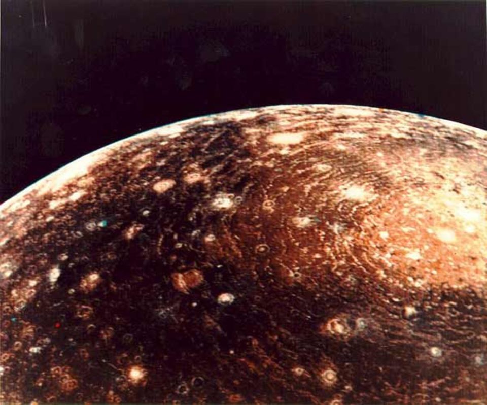 Callisto ist ungefähr so groß wie der Planet Merkur