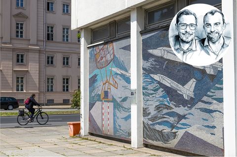 Das alte Potsdamer Rechenzentrum mit seinem Mosaik "Der Mensch bezwingt den Kosmos" muss vielleicht einem neuen Turm der Garnisonkirche weichen